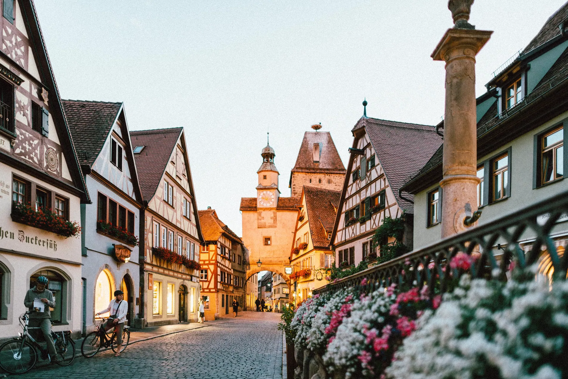 Dresden'de barok bir avluda çeşme ve taş işçiliği
